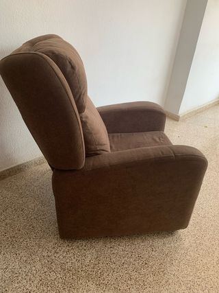 Sillón marrón de tela