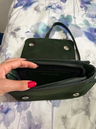 Bolso verde cuadrado, con bordado de dragón