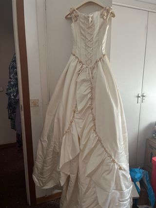 Vestido de Novia 
De Pronovias
Blanco
un solo uso