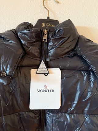 Chaqueta Moncler Negra con Capucha