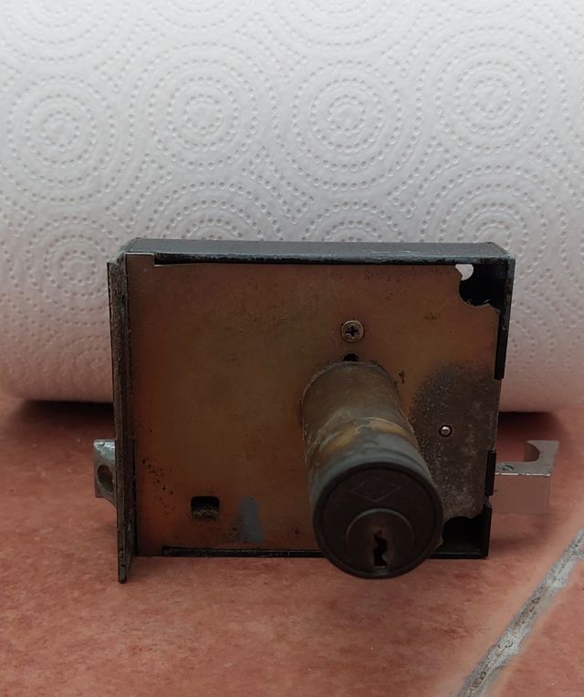 Cerradura sobreponer CVL
Bombín de la llave 70mm