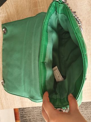 Bolso Stradivarius acolchado cadena