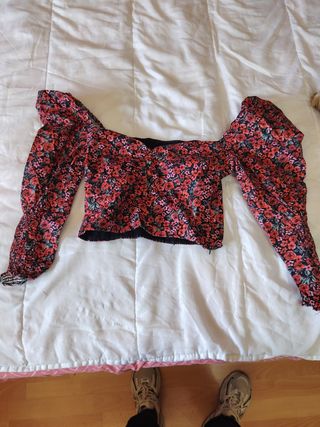 Blusa Zara flores abullonada talla S