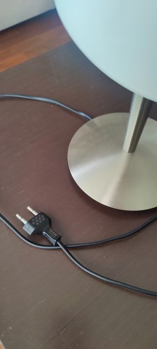 Lámpara de mesa moderna