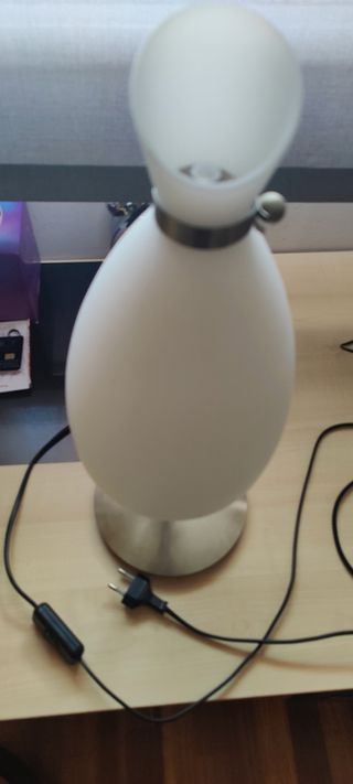 Lámpara de mesa moderna