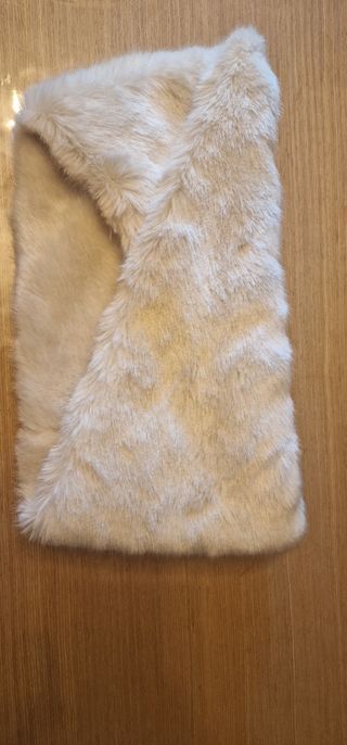 Cuello Zara pelo sintético beige