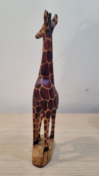 Figura de Jirafa de Madera Tallada
