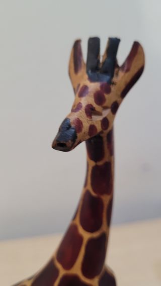 Figura de Jirafa de Madera Tallada