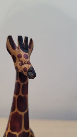 Figura de Jirafa de Madera Tallada