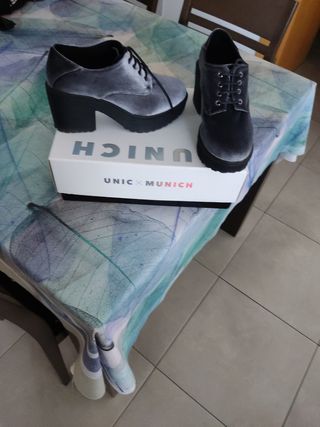 Zapatos grises metalizados