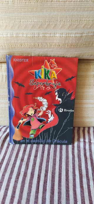 KIKA SUPERBRUJA EN CASTILLO DRACULA (10)