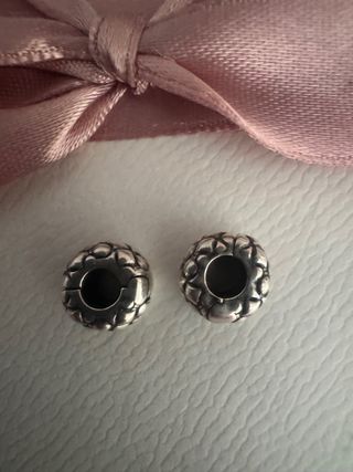Pandora Clips con Tachuelas Plata
