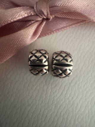 Pandora Clips con Tachuelas Plata