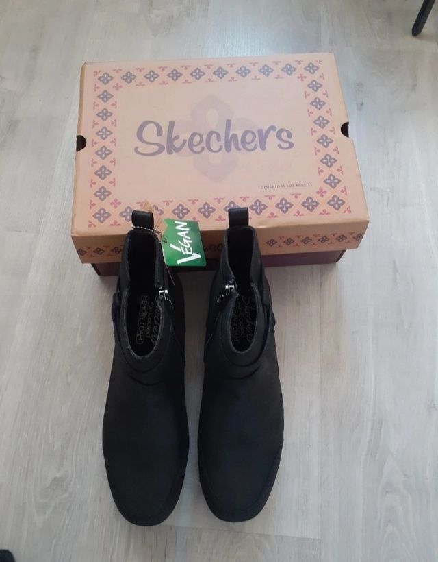 Botas Skechers Negras Nuevas 