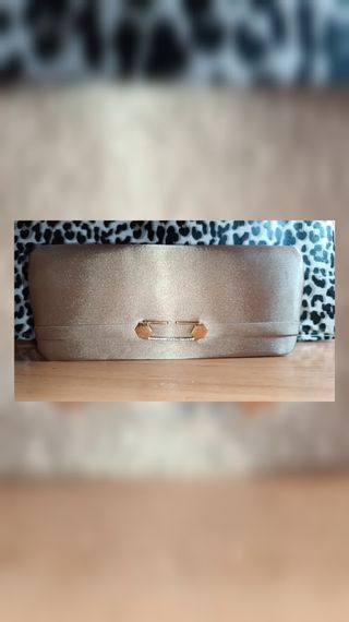 Bolso de mano dorado