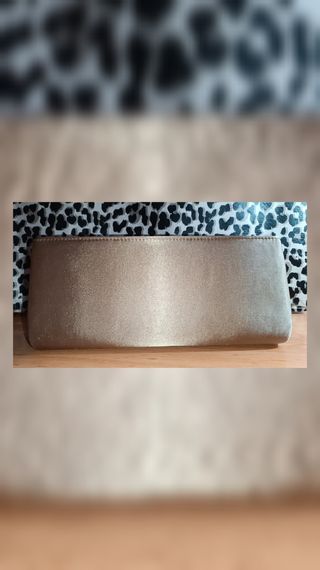 Bolso de mano dorado