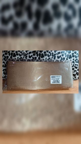 Bolso de mano dorado