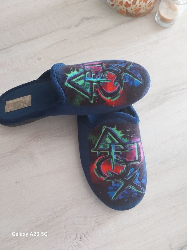 Zapatillas de estar por casa PS Symbols