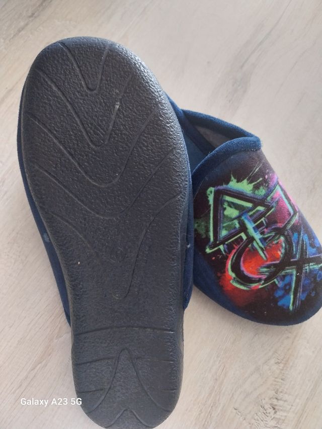 Zapatillas de estar por casa PS Symbols