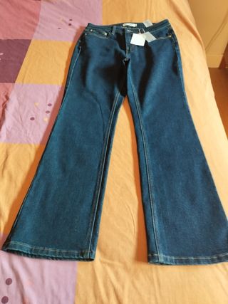 Pantalón vaquero NAF NAF acampanado azul