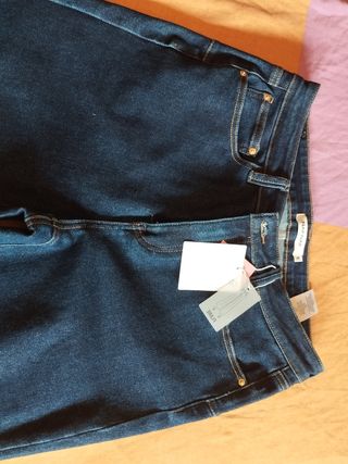 Pantalón vaquero NAF NAF acampanado azul