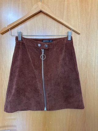 Minifalda marrón de Stradivarius 