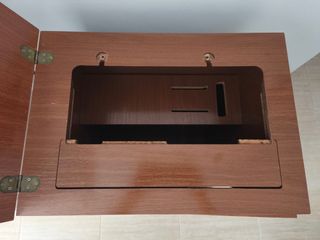 Mueble para máquina de coser de madera