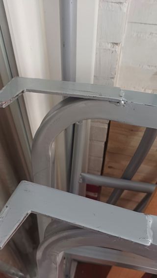 (Urge sacar de casa) Litera metálica gris y blanca