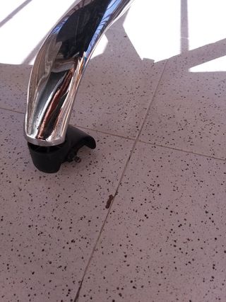 Silla de oficina negra,poco uso,le falta una rueda