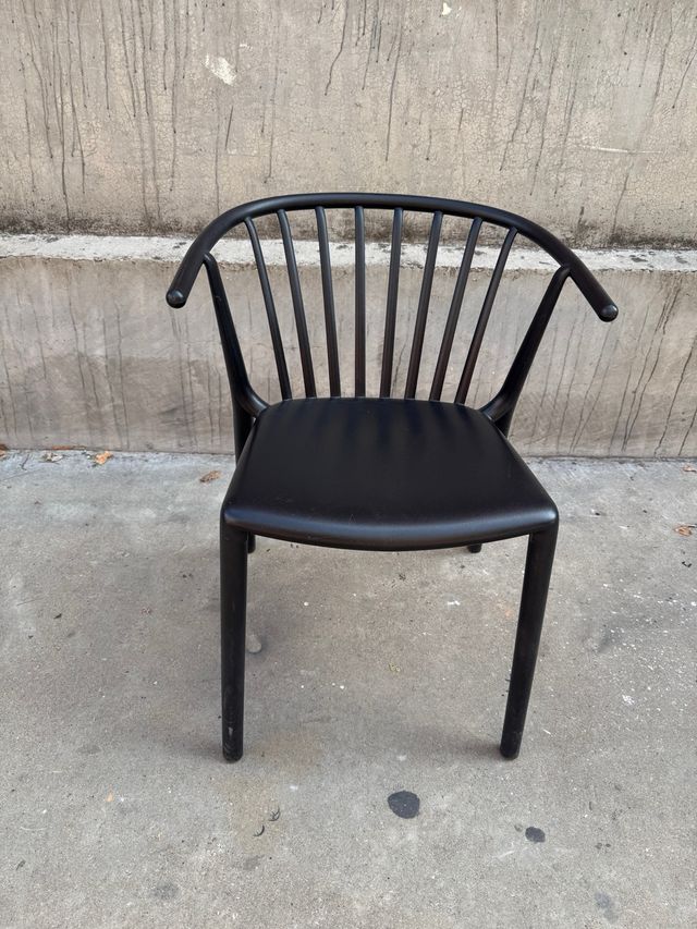 Sillas apilables de exterior negras