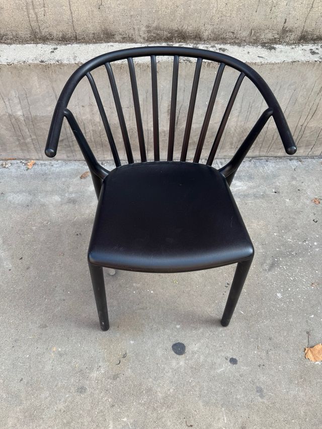 Sillas apilables de exterior negras