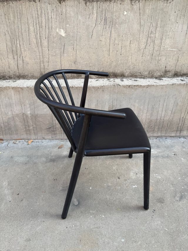 Sillas apilables de exterior negras