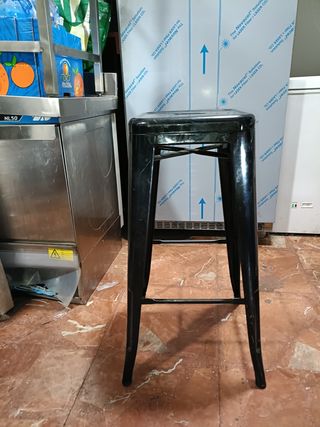 Silla alta de metal negra (disponible 5 unides)