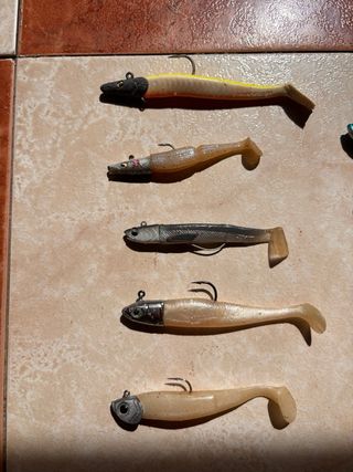 Señuelos de pesca variados