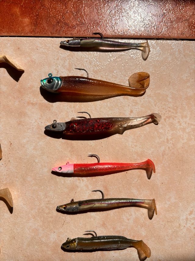 Señuelos de pesca variados