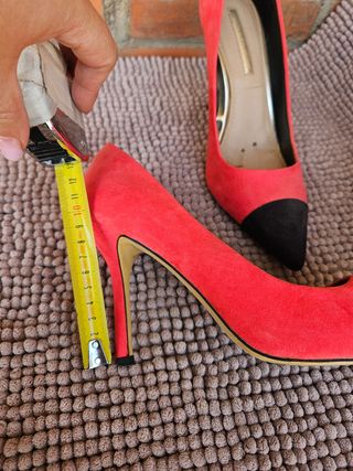 Zapatos de salón coral y negro Blanco talla 41
