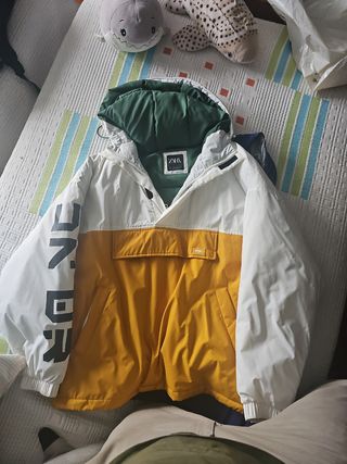 Anorak Zara Hombre Blanco y Amarillo