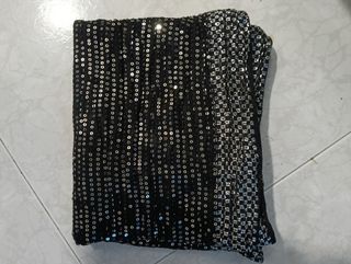 1 Fular negro y plateado con lentejuelas
