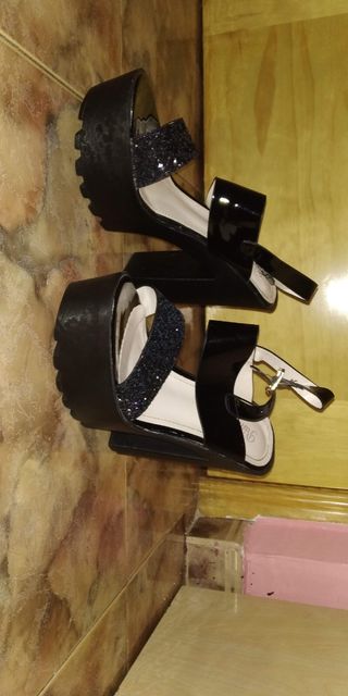 Zapatos de tacón negros con brillo