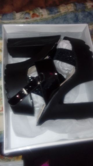 Zapatos de tacón negros con brillo