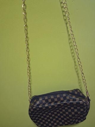 Conjunto de dos bolsos de mujer.