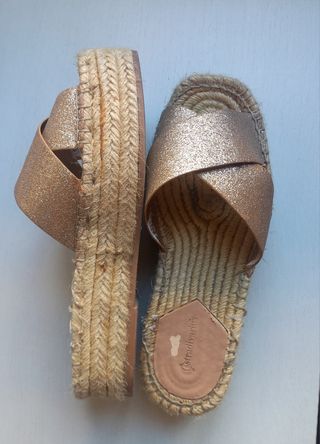 Sandalias Stradivarius doradas