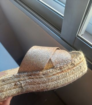 Sandalias Stradivarius doradas