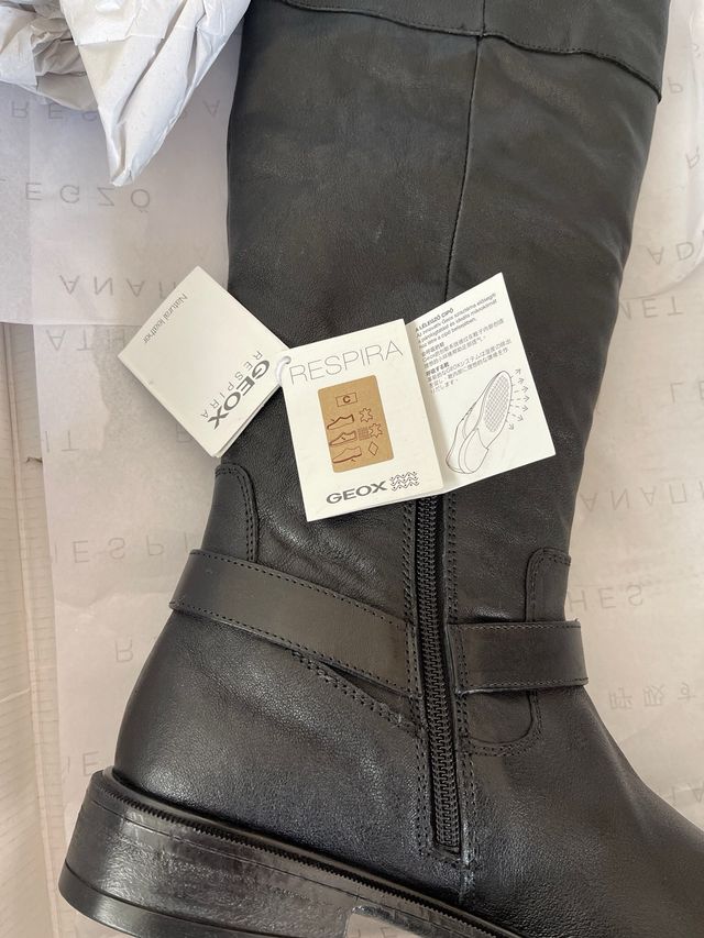 Botas de piel nuevas