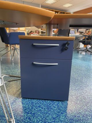 Mesa oficina grande + silla + archivador