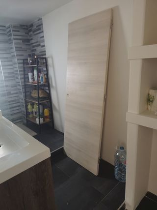 Puerta de madera clara gratis. La regalo