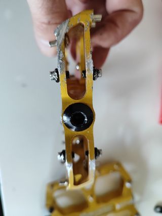 Pedales plataforma Reverse Escape dorados