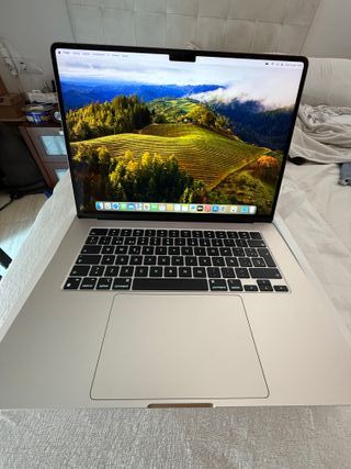 Apple MacBook Air 15,3 Chip M3 