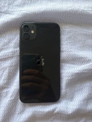 iPhone 11 64GB Negro - 2 años de uso con cargador