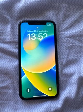 iPhone 11 64GB Negro - 2 años de uso con cargador